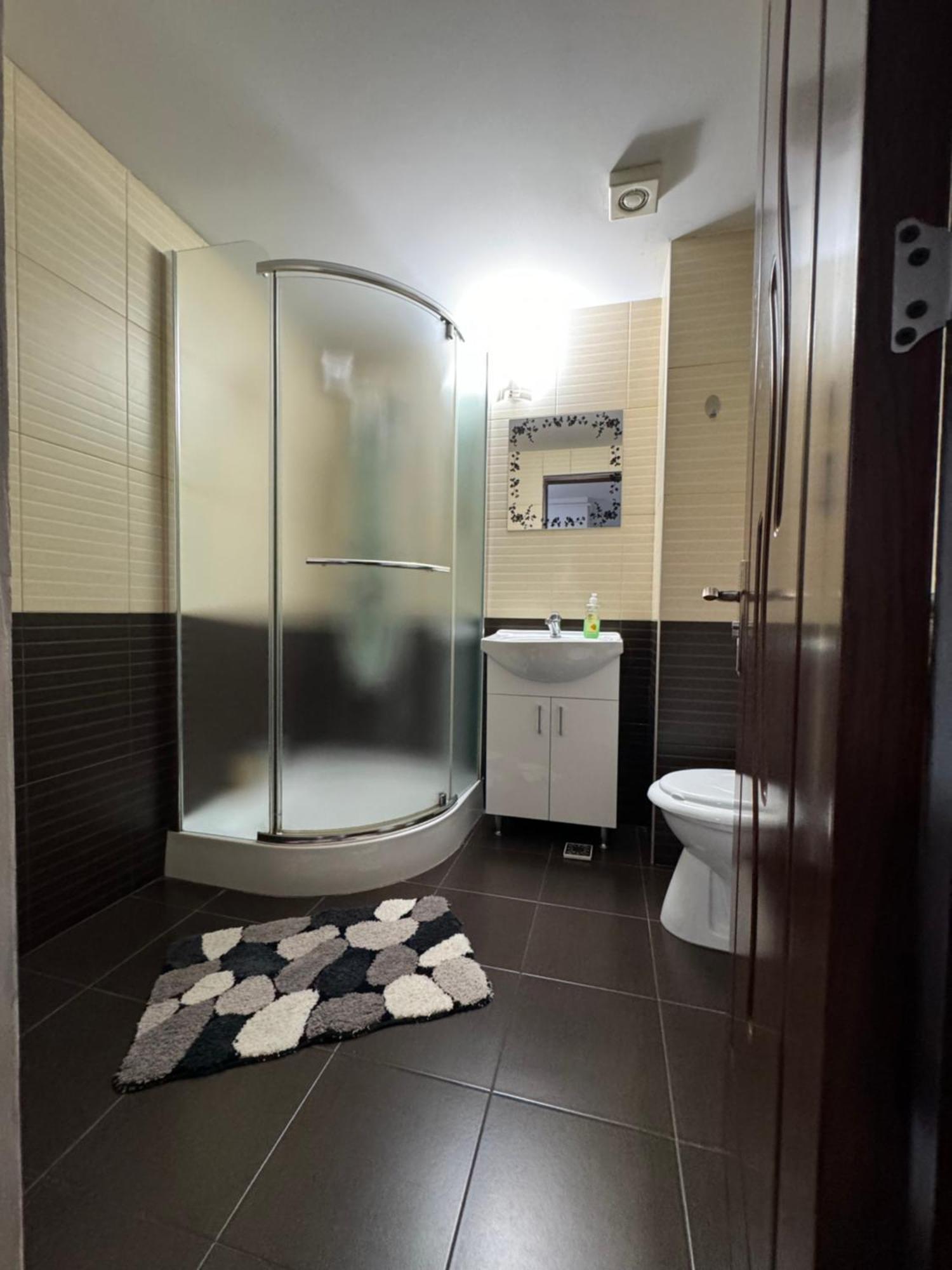 Rim1 Apartment Pitesti Bagian luar foto